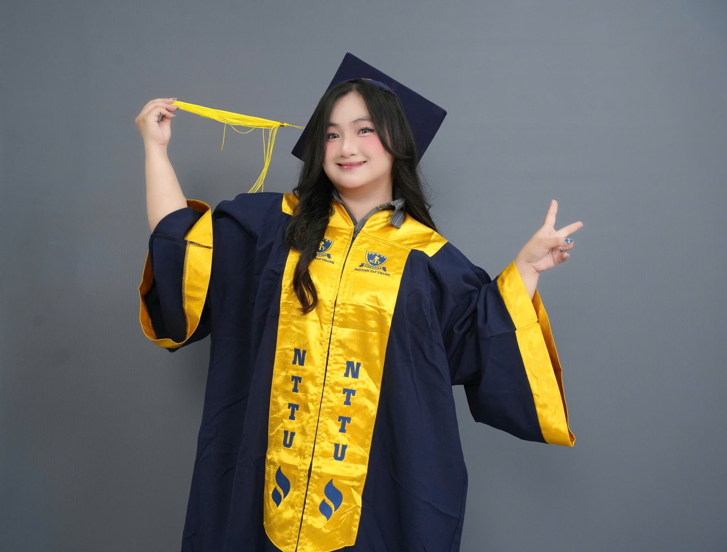 Khoảnh khắc tốt nghiệp 4