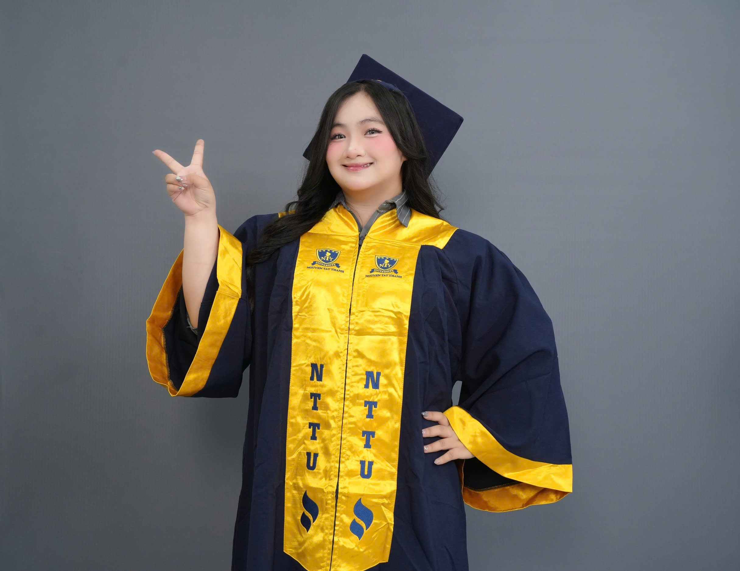 Khoảnh khắc tốt nghiệp 5